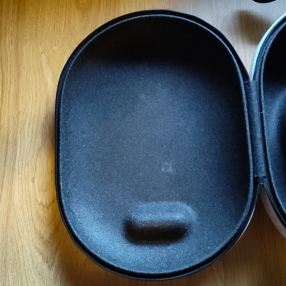 Meta Quest 3 carrying case